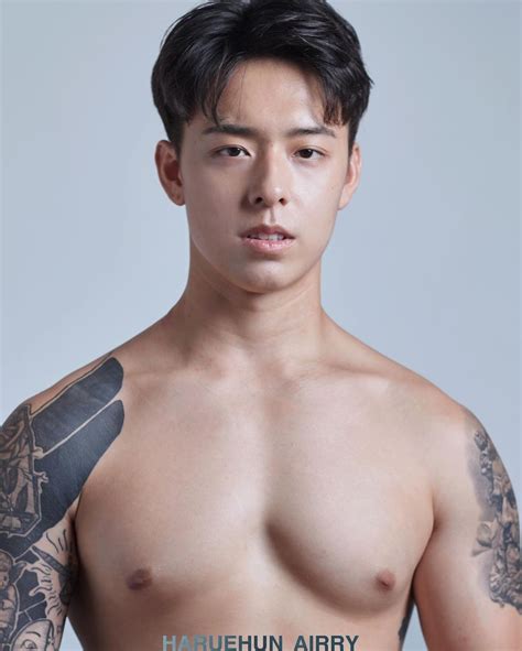 Titus Low Nude