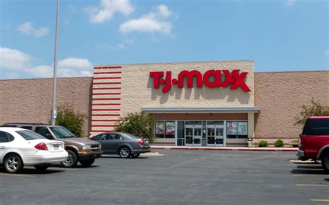 Welcome to T.J.Maxx! Stop in to shop high-end designer fashion and brand names you love, all at prices that let your individual style shine. At T.J.Maxx Branson, MO you'll discover women's & men's clothes that match your style. You'll find the perfect final touches for every outfit - handbags, accessories & more. . 