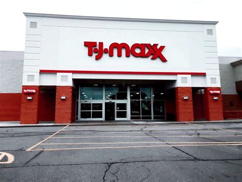 Welcome to T.J.Maxx! Stop in to shop high-end designer fashion and brand names you love, all at prices that let your individual style shine. At T.J.Maxx Jeffersonville, IN you'll discover women's & men's clothes that match your style. You'll find the perfect final touches for every outfit - handbags, accessories & more.. 