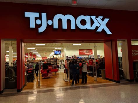 TJX Companies, Inc. 是美國和全世界的服裝和家庭時尚低價零售商。公司經營T.J. Maxx stores, Marshalls stores, and Winners Apparel Ltd. stores。Winners Apparel Ltd. stores是一家加拿大的低價家庭服裝和家庭時尚連鎖店。TJX公司總部設在美國波士頓，在北美地區和許多歐洲國家開有連鎖分店，僅在美國就有2500多家分店。. 