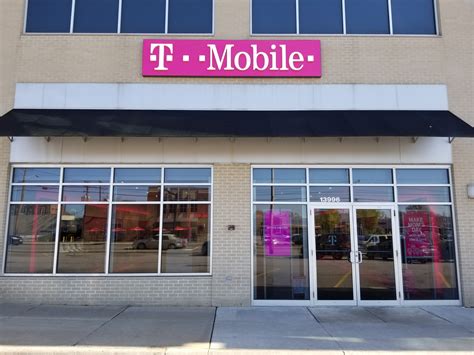 710 (11%) A store for every 55,651 people, in California with about 11% of the total number of T-Mobile stores. Texas. 552 (9%) A store for every 52,529 people, in …