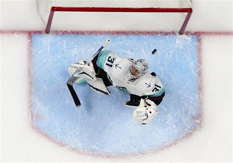 To stay out of their heads, goaltenders find ways to unwind