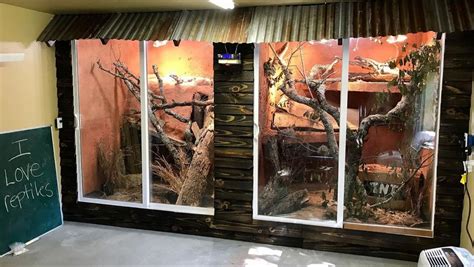 Toad ranch. Simply A Reflection of Nature! This Innovative Basking Platform / Hide Features a Beautiful Natural Slate Stone Top and Black PVC body that Disappears in your Toad Ranch Enclosure. Natural Stone absorbs heat from Basking Lamps and Deep Heat Projectors offering NATURAL and SAFE underbelly and radiant heat for your reptile. 