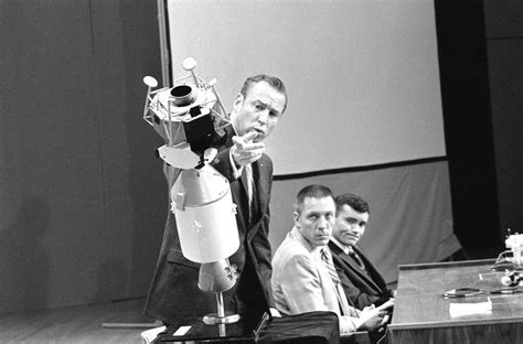 Today in History: April 13, Apollo 13 damaged by explosion