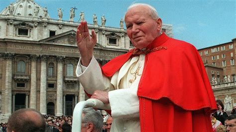 Today in History: April 2, Pope John Paul II dies