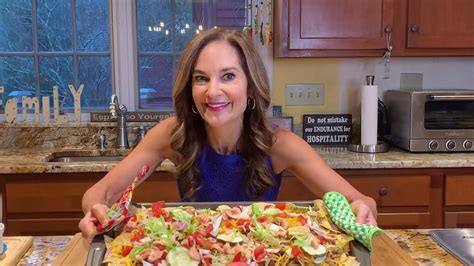 Today show joy bauer recipe. 1. Preheat the oven to 420 F. Mist a baking sheet with nonstick oil spray and set aside. 2. In a medium bowl, combine chicken, bell pepper, onion and pineapple. Add the teriyaki sauce and honey ... 