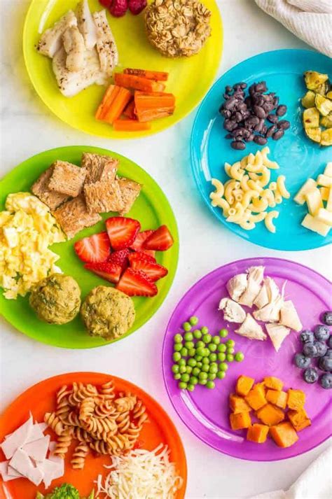 Toddler food. Here are some added tips for packing fun and safe snacks: 1. Keep Things Colorful. Taste of Home. Monochromatic lunches can be boring, so try adding pops of color with blue blueberries, purple grapes or bright red … 