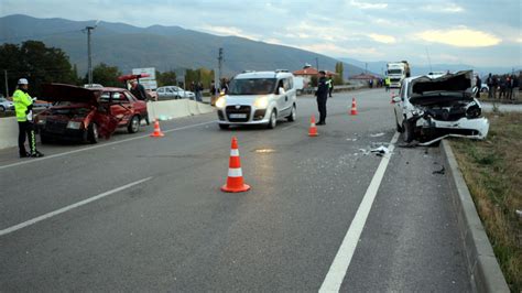 Tokat’ta iki otomobil çarpıştı: 3 yaralıs