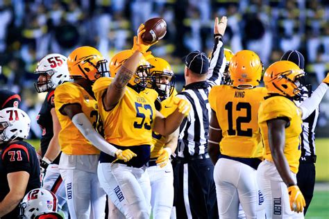 Toledo Rockets and Kent State Golden Flashes play for MAC Championship