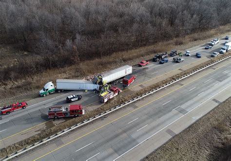 Toledo accident i 75. A Toledo man was injured in a three-vehicle crash this afternoon (12-13-23) on I-75 near the Ohio 582 exit. Troopers from the Bowling Green Ohio State Highway Patrol Post responded to the crash at ... 