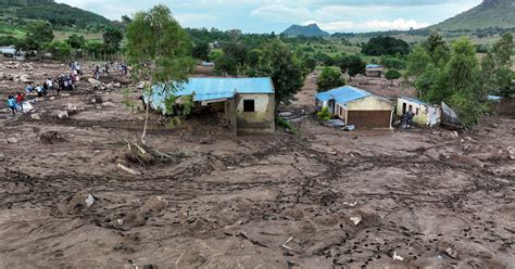 Toll rises to 326 as cyclone batters Malawi, Mozambique