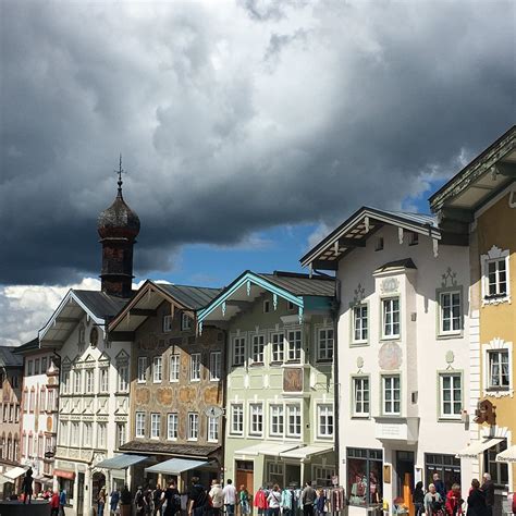 Bad Tolz is a city in Bavaria, Germany. It has many popular attractions, including Marktstrasse, Kalvarienberg und Kirche, Blombergbahn, making it well worth a visit. Show Less. Snow Flurries -3 - -1℃.. 