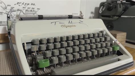Tom Hanks gifts local collector a retro typewriter