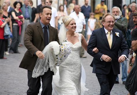 Tom Hanks photobombs a bride’s wedding photos - Yahoo