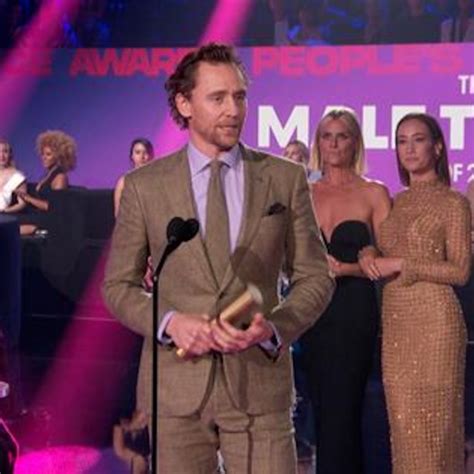 Tom Hiddleston Shares PCA Win With "Loki" Cast People