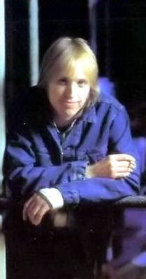 Tom Petty broke his left hand in 1984... - The Petty Archives