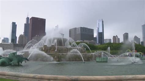 Tom Skilling 'switches on summer' and the Buckingham Fountain