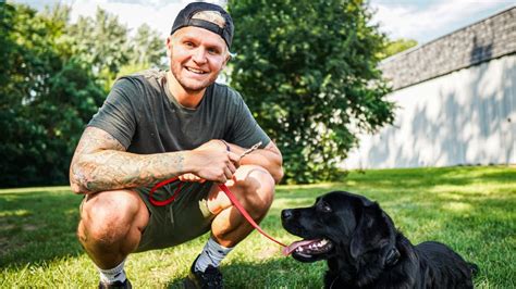 Tom davis dog trainer. Apr 7, 2022 ... Tom Davis sets up a local park in between working with clients and offers FREE dog training to anyone who needs it! 