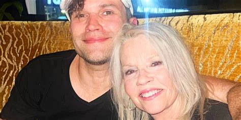 Tom schwartz parents. Tom Schwartz Family. Tom Schwartz was born in Woodbury, Minnesota, on October 16, 1982. His parents are Kimberly Schwartz and William Schwartz. However, His mom, Kimberly, sought an order of protection against his Father when their divorce was finalized in 2012. She filed for divorce after 33 years of marriage and filed for bankruptcy … 