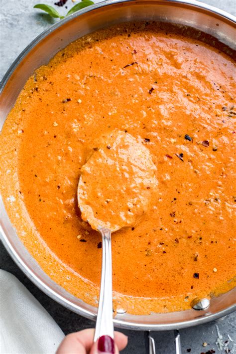Tomato sauce with heavy cream. Heat diluted sauce: Add the entire jar of pasta sauce and the water. Increase heat to medium-high and cook until heated through, about 5-7 minutes. Stir in cream: Remove the pan from the heat and stir in the heavy cream. To serve, top with fresh basil and freshly ground pepper, if desired. 