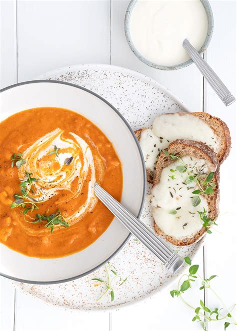 Tomatsuppe med nudler - nem opskrift på suppe med tomater