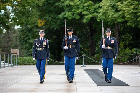 Tomb of the Unknown Soldier has first all-female guard change in ... - NPR