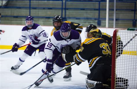 Tommies men’s hockey: St. Thomas extends win streak to 5, reaches top of CCHA