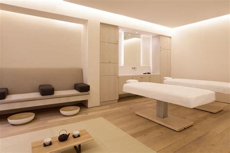 Tomoko spa. Tomoko Spa: Unplug in Japanese luxury. Tomoko Kurono offers the ultimate relaxation experience in the exclusive setting of her five-star Japanese spa, nestled in the heart of Beverly Hills…. READ MORE. Share this article. 