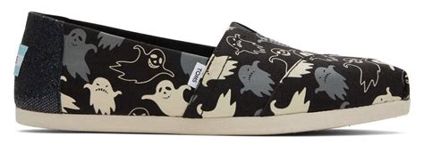  <p>Get ready for Halloween with these Toms slip-on shoes featuring spooky Halloween figures like black cats, monsters, and spiders. The ivory multi-color canvas fabric with a Halloween print and TOMS logo accents will make you stand out at any Halloween party or in activewear. The shoes are lightweight and stretchy, providing comfort for all-day wear. </p><br /><p>The TOMS Belmont shoes are ... 