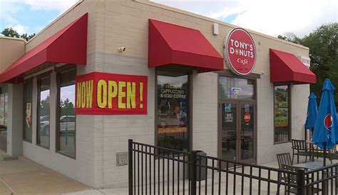 Tony's Donuts celebrates opening of third location, second in Maryland Heights