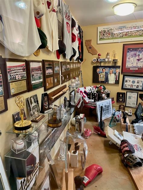 Tony La Russa says he’s blocked from personal sports memorabilia by the Animal Rescue Foundation
