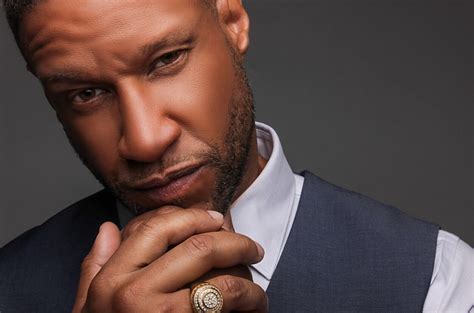 (August 9, 2020) Tony Terry's long-running streak of quality R&B includes material of a variety of tempos and moods; but it's the slow-jams and midtempo numbers that have made the most impact with fans through the years. On his new single, "Born Ta Luv Ya," the D.C.-reared vocalist settles into a comfortable and smoothly soulful vibe with an underlying groove that's both easygoing .... 