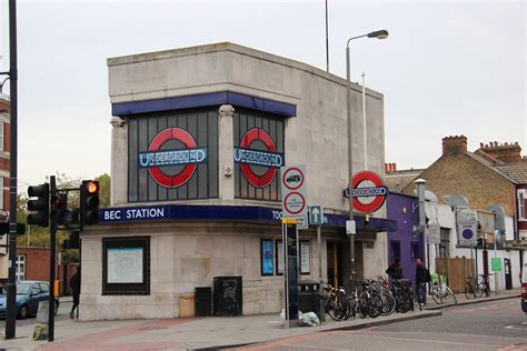 Tooting Bec Station, London – Train Times, Fares & Stairs