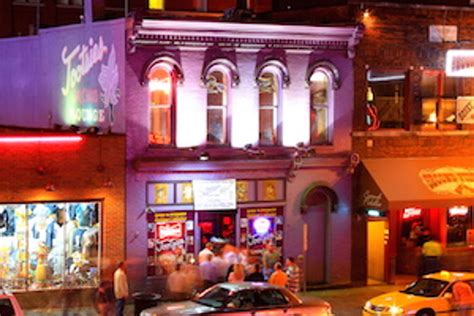 Tootsies broadway nashville tn. May 18, 2023 · NASHVILLE, Tenn. (WKRN) — Amid the bright neon lights and bustling crowds on Nashville’s Broadway strip, one purple building tends to stand out from the rest. Tootsie’s Orchid Lounge has... 