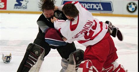 Top 10 Hockey Goalie Fights - Toptenz.net