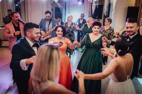 Top 10 formatii nunta bacau.  &ldquo;Dupa 12 ani, povestea noastra cont...