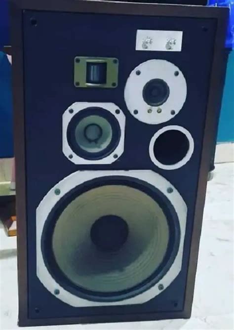 Top 5 vintage speakers.  the flat upper surface of something: 3. .  Jan 15, 2026 · The ...