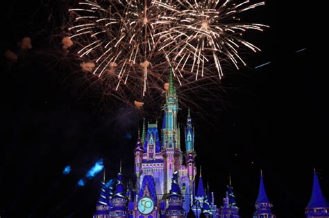 Top 8 Tips for Disney Enchantment Fireworks at …