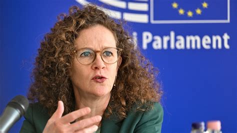 Top MEP Sophie in ‘t Veld quits Dutch D66 party to join federalist Volt