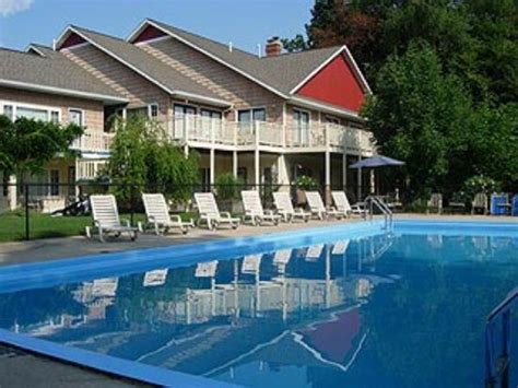 Top Motels closest to Oval Beach in Saugatuck Hotels.com