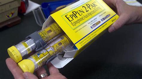 Top Senate Democrats demand airlines carry EpiPens on flights
