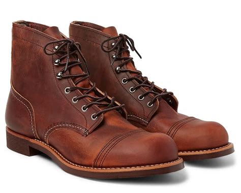 Top boot brands. Therefore, this guide will take a look at the 10 Best Dress Boots For Men that you can buy online: Beckett Simonon Douglas [Jodhpur] Idrese Boots [Custom] Ace Marks Hugo [Blucher Boots] Amberjack The Chelsea [Chelsea Boot] Taft Branson Boot [Brogue Boot] Allen Edmonds Dalton Wingtip [Brogue Boots] 