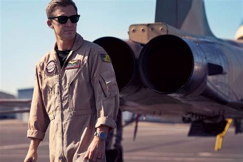 Top gun pilots. In Top Gun: Maverick, Pullman plays the shy, reserved (but extremely capable) Lt. Robert “Bob” Floyd, weapon systems officer (WSO) for mission pilot trainee Lt. Natasha “Phoenix” Trace ... 
