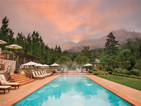 Top hotels in napa. Forget the pens and travel-size shampoo—this is stuff you'll actually use. You can get lots of free stuff from hotels, from the absolute basics all the way up to luxurious perks th... 