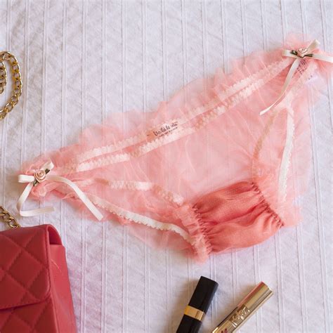 Top lingerie brands. Feb 13, 2024 · The brand’s lingerie, sleepwear, and ready-to-wear all have a hint (or more than a hint) of seduction, which makes it one of our favorite brands to wear. Material: 82% Polyamide, 18% Elastane ... 