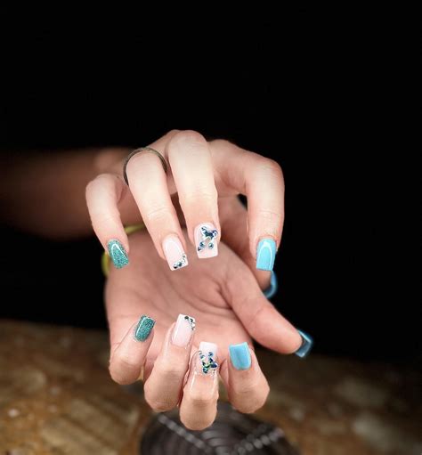 Nail art has become a popular trend in recent years, with people experimenting with different colors, designs, and textures. When it comes to capturing the perfect nail photo, ligh.... 