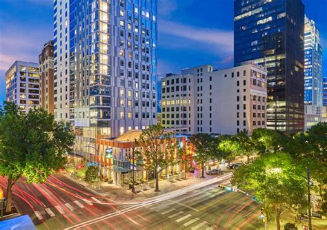 Top rated hotels in austin. Feb 21, 2024 · Photo Courtesy The LINE Austin. 2. The LINE Austin. This 1960s jazz club turned hotshot boutique hotel is one of Downtown’s greatest stays for a number of reasons. One, the location by Lady Bird ... 