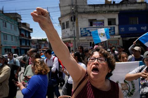 Top vote-getter in Guatemala’s presidential election suspends campaign in solidarity with opponent