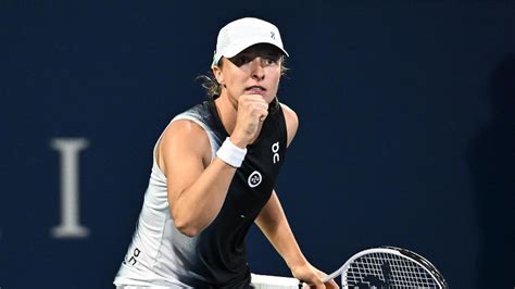 Top-ranked Iga Swiatek outlasts Karolina Muchova in a rain-delayed match in Montreal