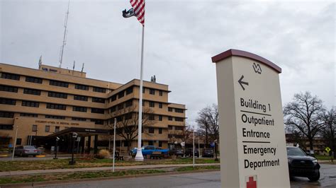 Topeka va. With nearly 60 call responders, social service assistants, and support staff, the center joins the VA facilities in Atlanta and Canandaigua, New York, that offer support for Veterans, service members and their family members during times of crisis. 